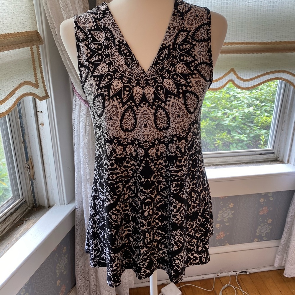 Sleeveless blouse